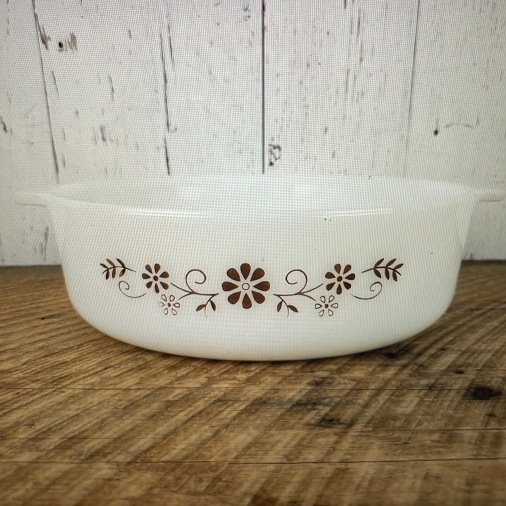 Pyrorey casserole dish cook ovenware mid century bake daisy